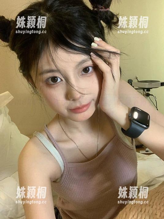 Umeko J的水手服高清写真，记录下青春的每一个动人瞬间